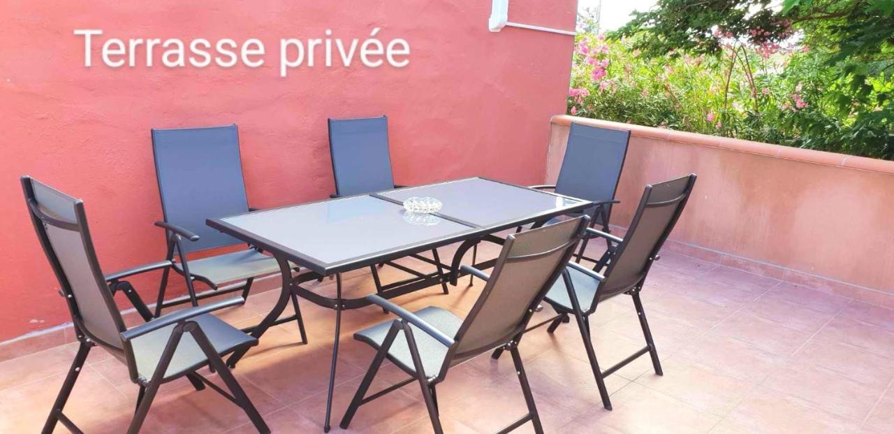 Le Barcares Logement Climatise Pour 6 Personnes, Draps Et Serviettes Non Fournis Air-Conditioned Accommodation For 6 People, Sheets And Towels Not Provided Alojamiento Con Aire Acondicionado Para 6 Personas, Sabanas Y Toallas No Incluidas Extérieur photo