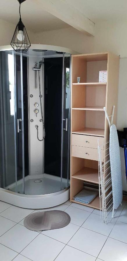 Le Barcares Logement Climatise Pour 6 Personnes, Draps Et Serviettes Non Fournis Air-Conditioned Accommodation For 6 People, Sheets And Towels Not Provided Alojamiento Con Aire Acondicionado Para 6 Personas, Sabanas Y Toallas No Incluidas Extérieur photo
