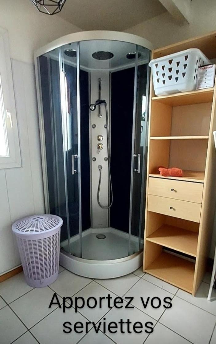 Le Barcares Logement Climatise Pour 6 Personnes, Draps Et Serviettes Non Fournis Air-Conditioned Accommodation For 6 People, Sheets And Towels Not Provided Alojamiento Con Aire Acondicionado Para 6 Personas, Sabanas Y Toallas No Incluidas Extérieur photo